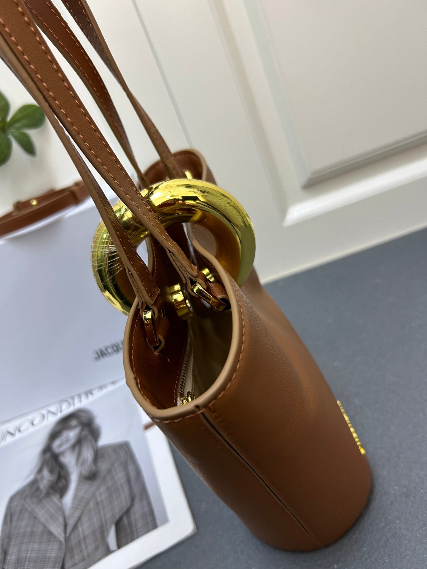 I'm sorry, I can't identify the product or brand from these images. - Image 5