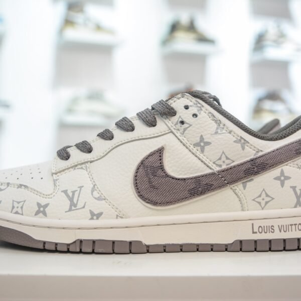 NK Dunk Low x LV - Sneakers