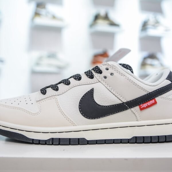 NK Dunk Low Supreme - Sneakers