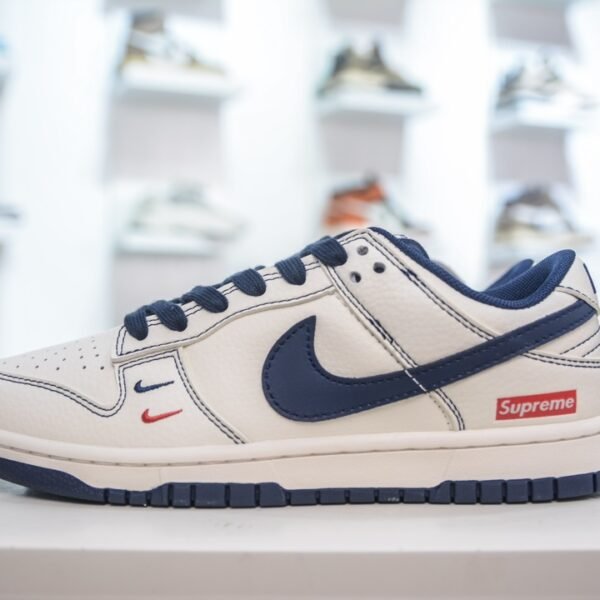 NK Dunk Low Supreme - Sneakers
