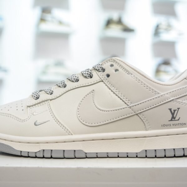 NK Dunk Low x LV - Sneakers