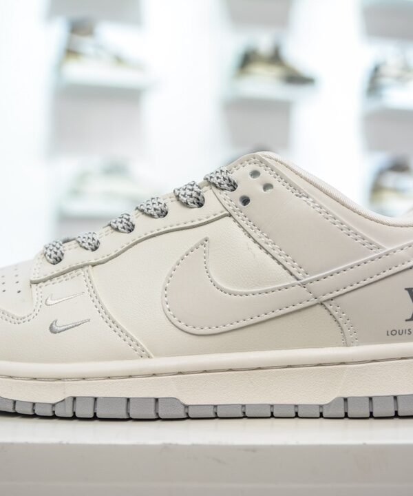 NK Dunk Low x LV – Sneakers – Gray
