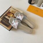 LV Pool Pillow Comfort – Slides