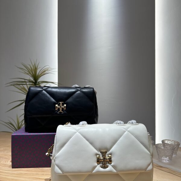 TB Includes foldable box - handbag. New Yea