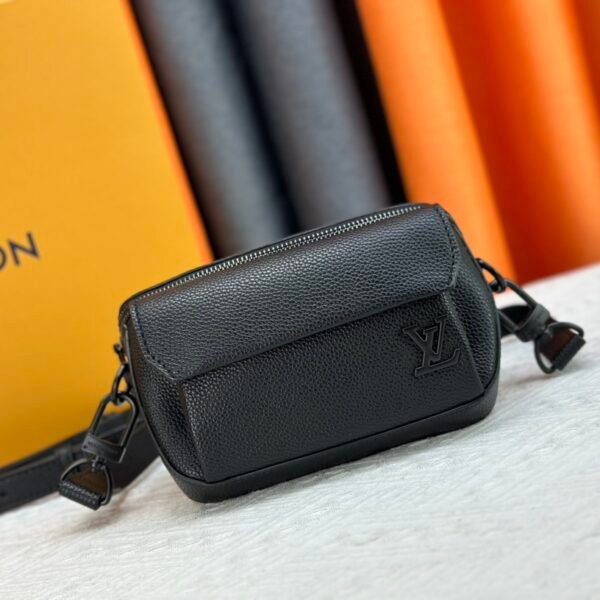 LV Discovery Bumbag - Bag
