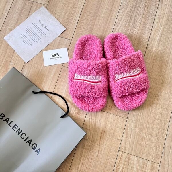 BAL Furry Slippers - Slides