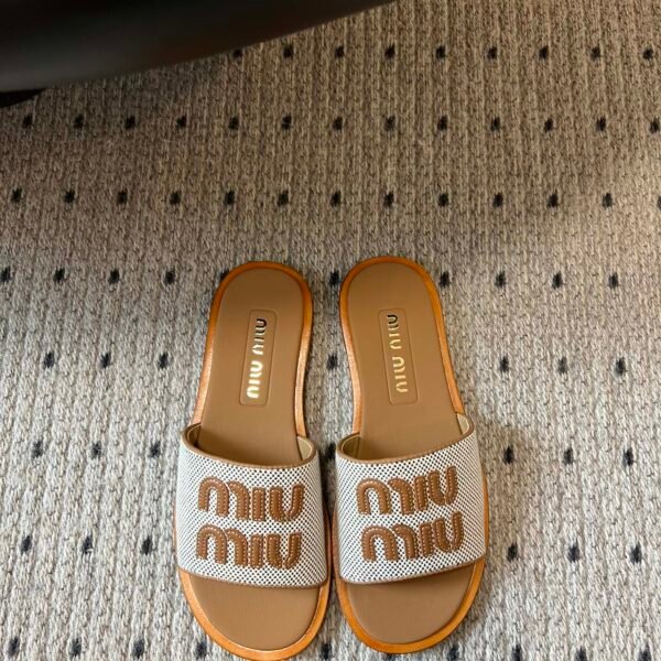 MIU Logo Embellished Slides - Slides