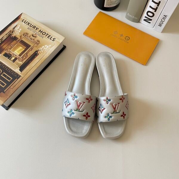 LV Pool Pillow Comfort - Slides
