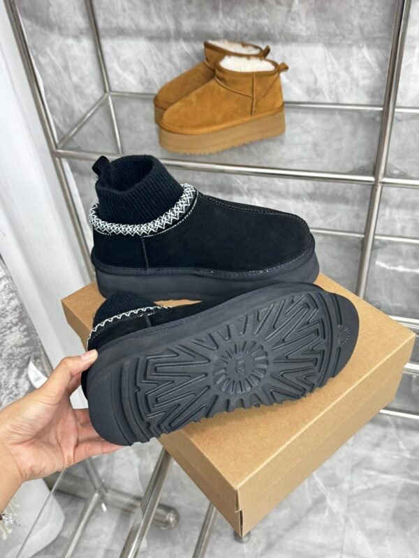 UGG Classic Ultra Mini Platform – Stiefel – Schwarz