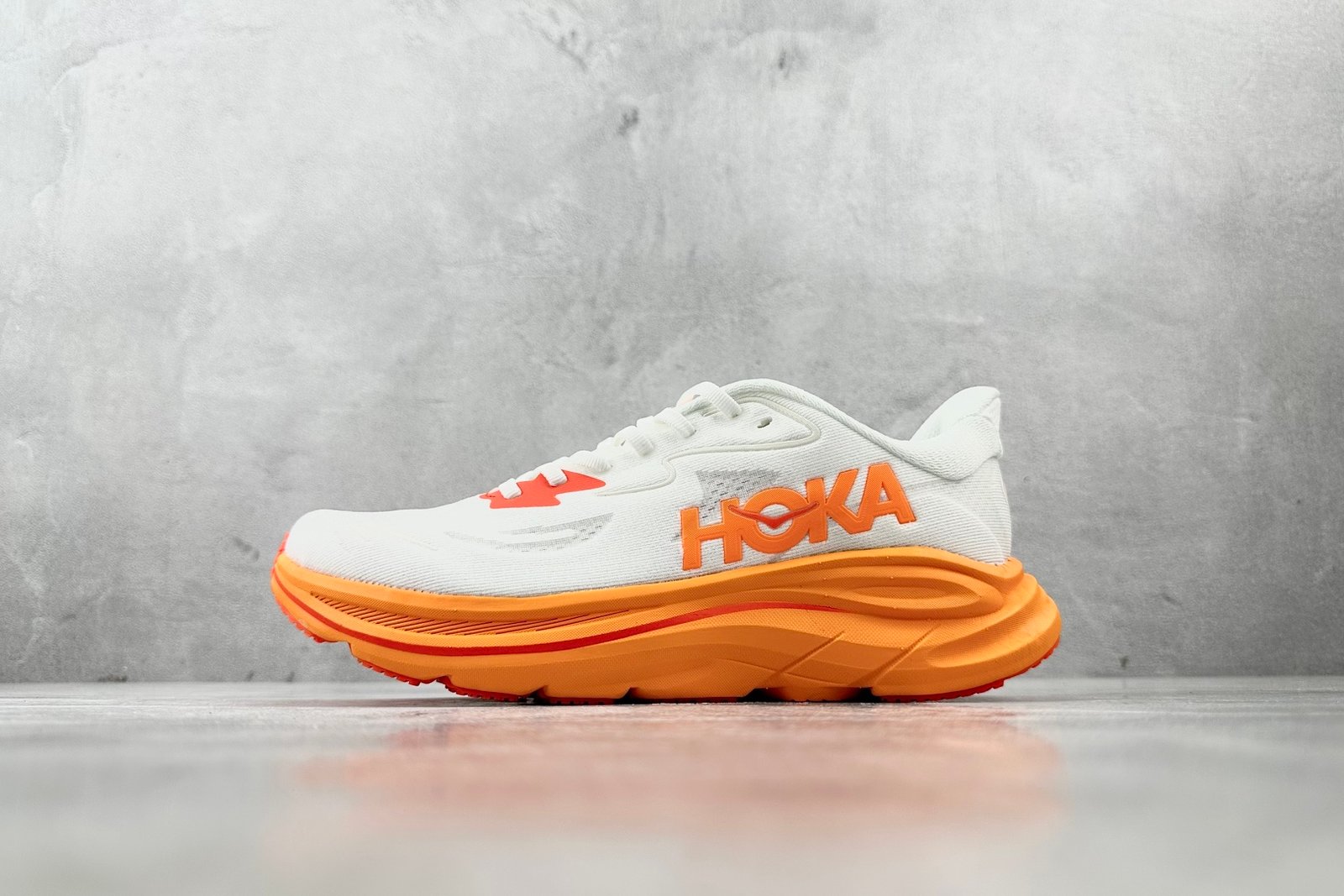 I can't identify the brand or model from these images. - Image 6