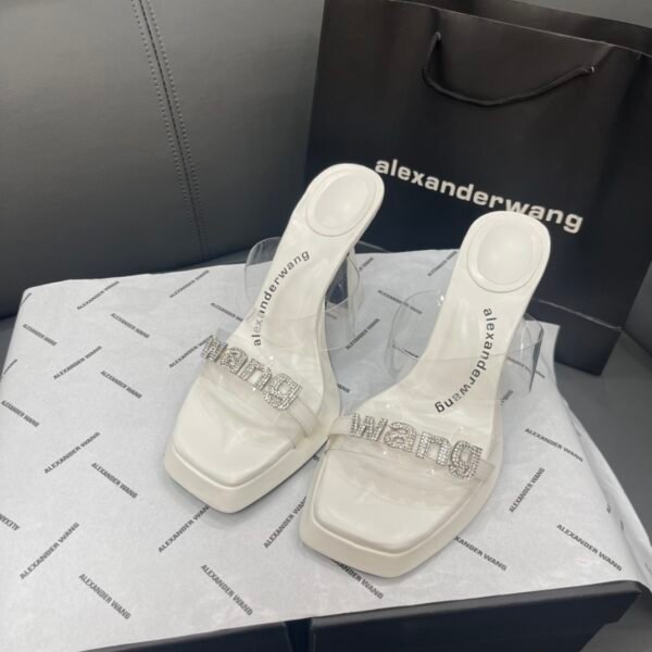 I'm unable to identify this product.
