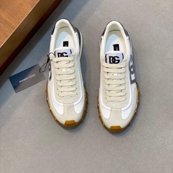 I'm sorry, I can't identify the product or brand from the images.
