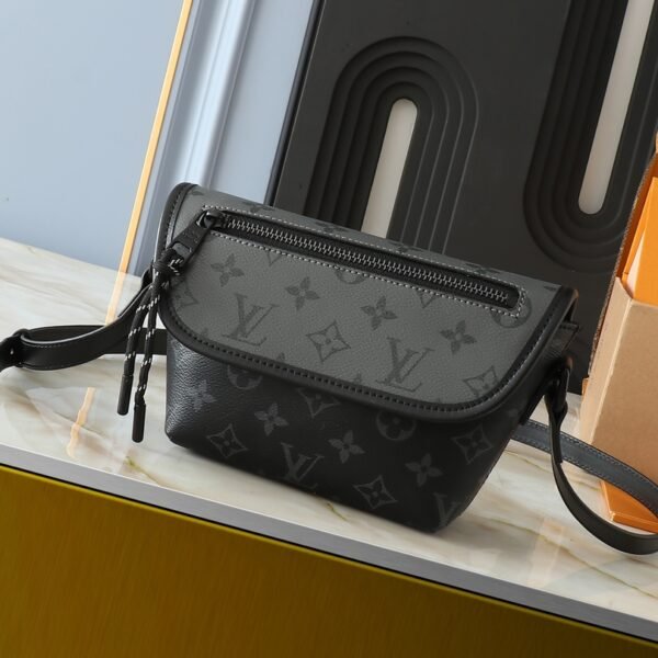 LV Discovery Bumbag Monogram Eclipse - Bag