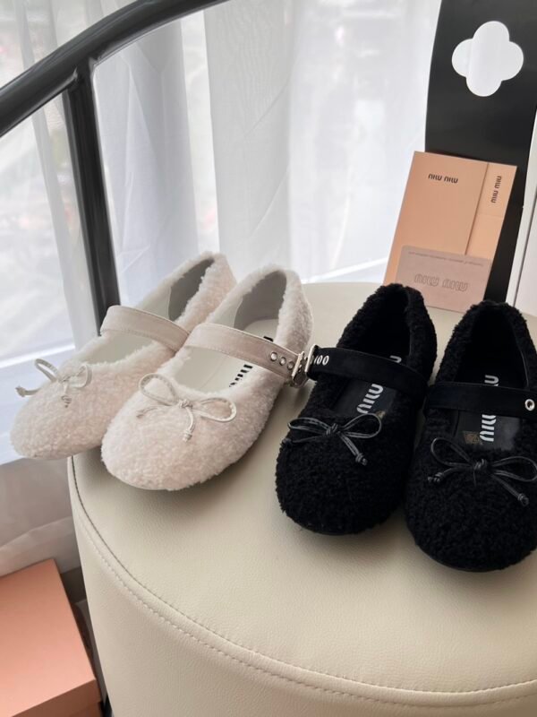 MIU Shearling Ballet Flats – Scarpe