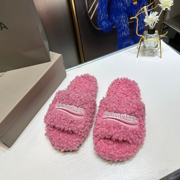 BAL Furry Slippers - Slides