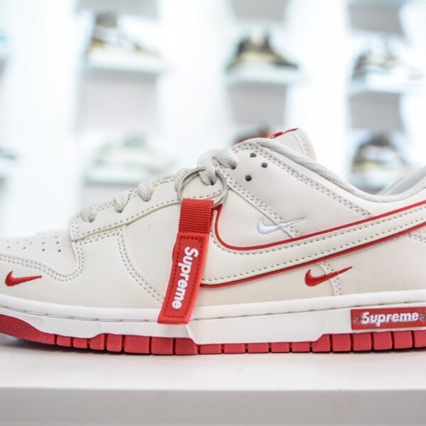NK Dunk Low Supreme - Sneakers