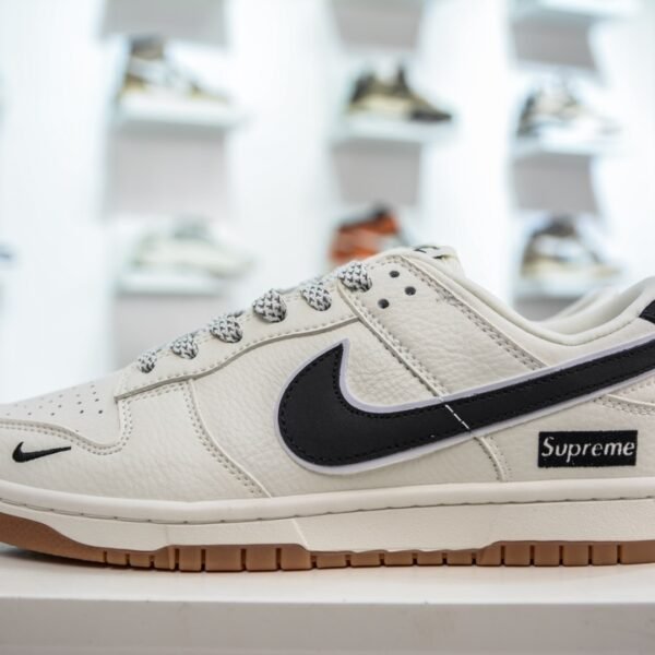 NK Dunk Low Supreme - Sneakers