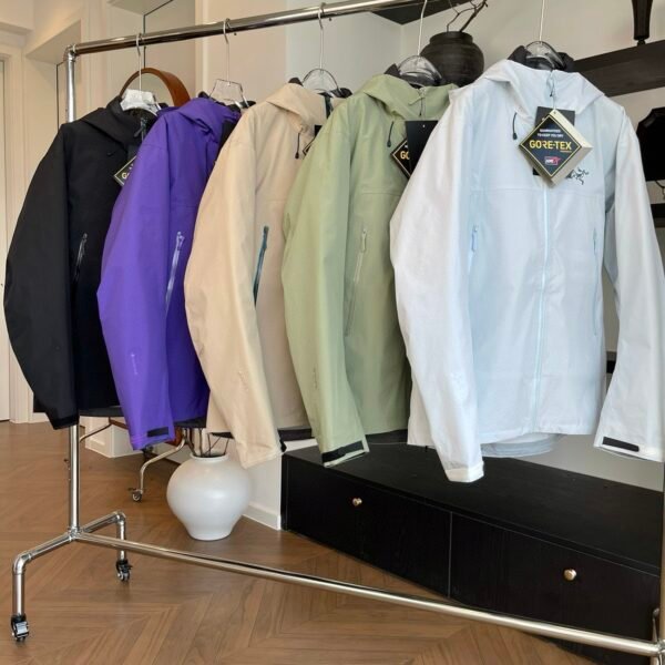 I'm sorry, I can't identify the brand or model from these images.