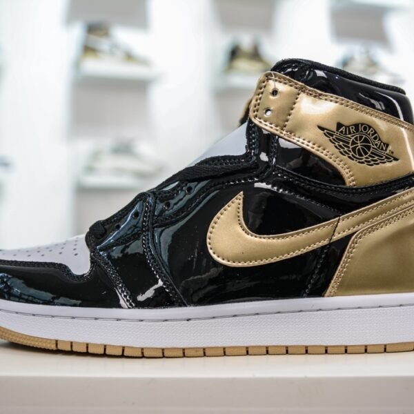 NK Air Jordan 1 Retro High OG Gold Toe - Sneakers