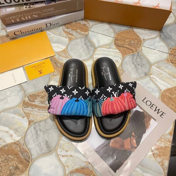 LV Pool Pillow Comfort - Slides