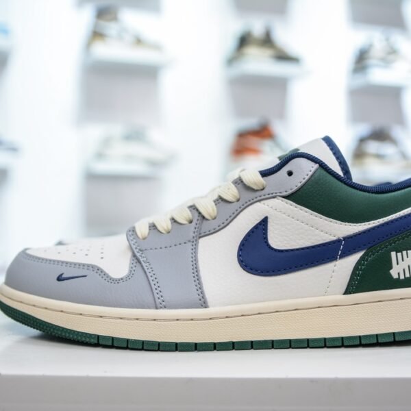 NK Air Jordan 1 Low Undefeated - Sneakers