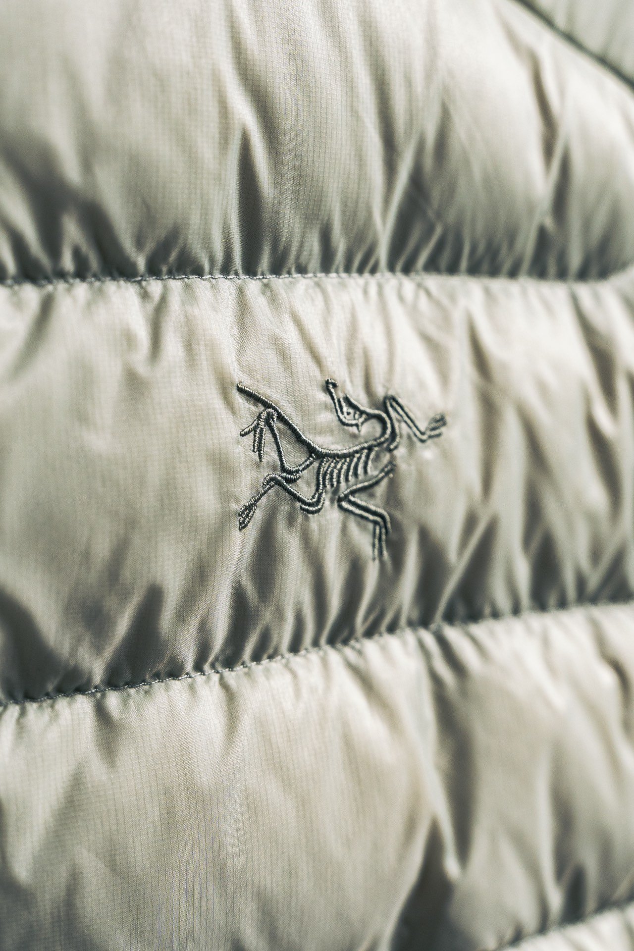 I can't identify the brand from the images. - Image 4