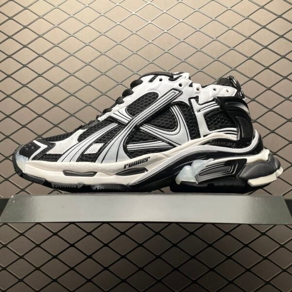 BAL Runner 40 Black/White - Sneakers
