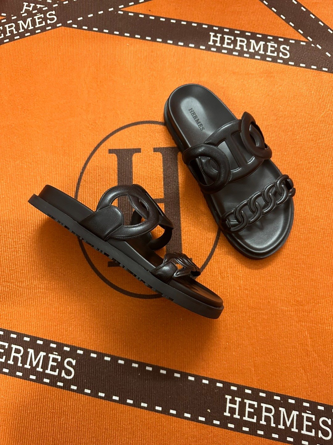 HM Chypre Black Leather - Slides - Image 2