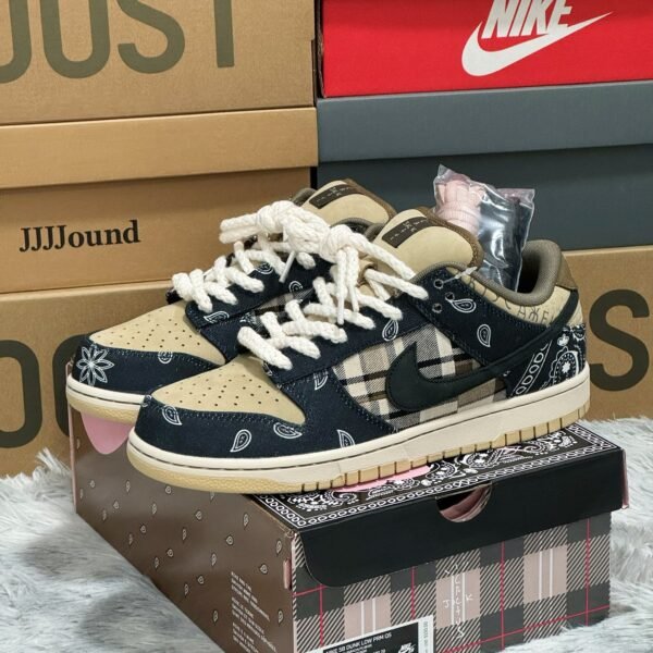 NK Dunk Low Travis Scott - Sneakers