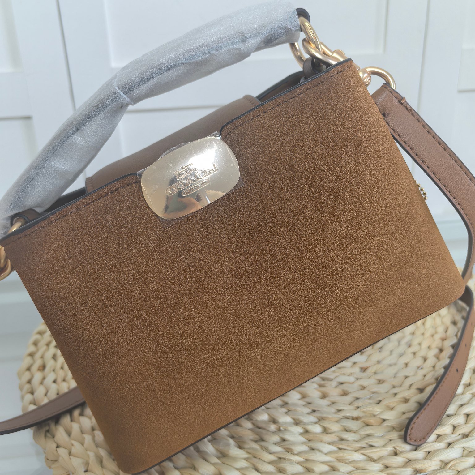 I can't identify the brand or model of this product. - Image 5