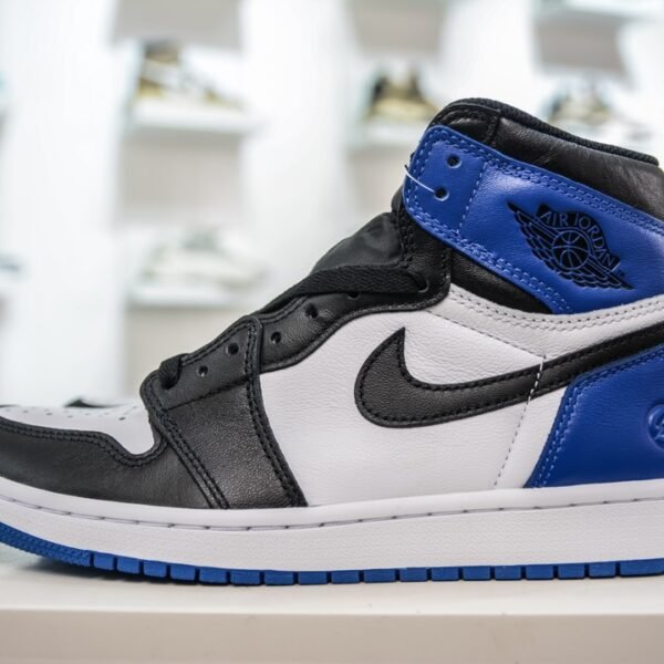 NK Air Jordan 1 Retro High OG Royal Toe - Sneakers