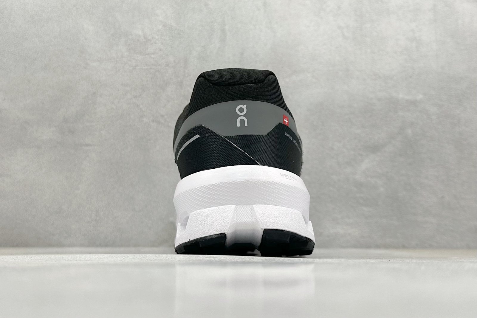 I'm sorry, I can't identify the product or brand from these images. - Image 6
