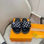 LV Pool Pillow Comfort – Slide