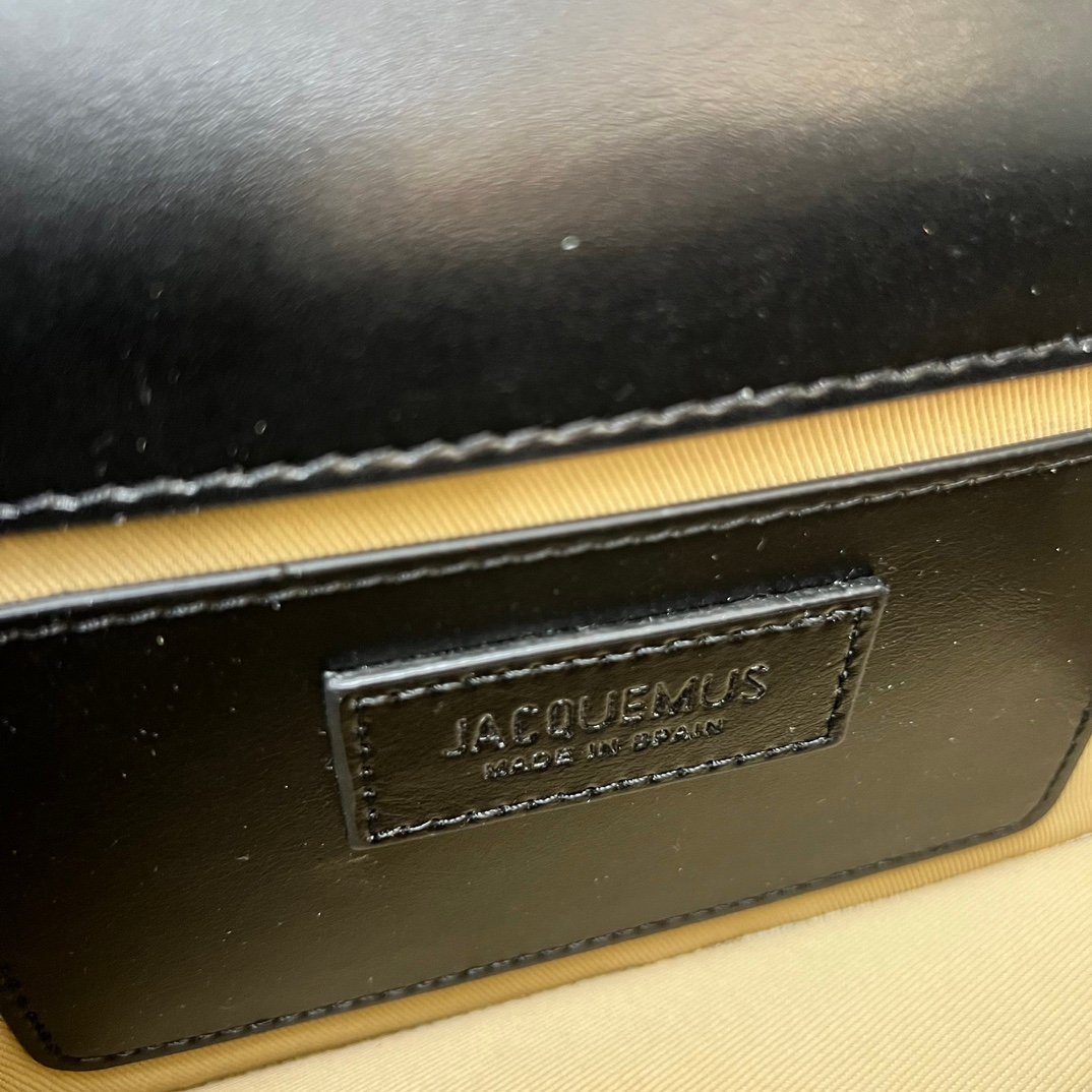 I'm sorry, I can't identify the product or brand from the images. - Image 9