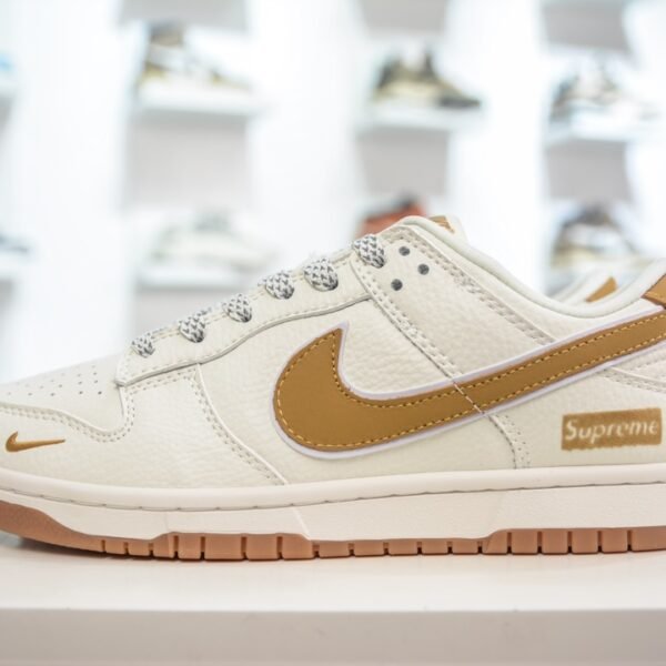 NK Dunk Low Supreme - Sneakers