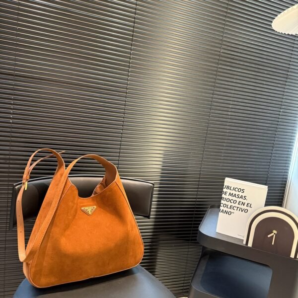 PR Suede Triangle - Bag