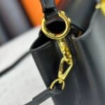 LV Capucines – Bag