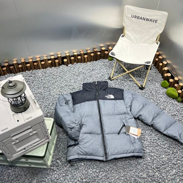 ```  
TNF 1996 Retro Nuptse Jacket - Jacket  
```