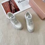 MIU Logo Sneakers – Sneakers – Red