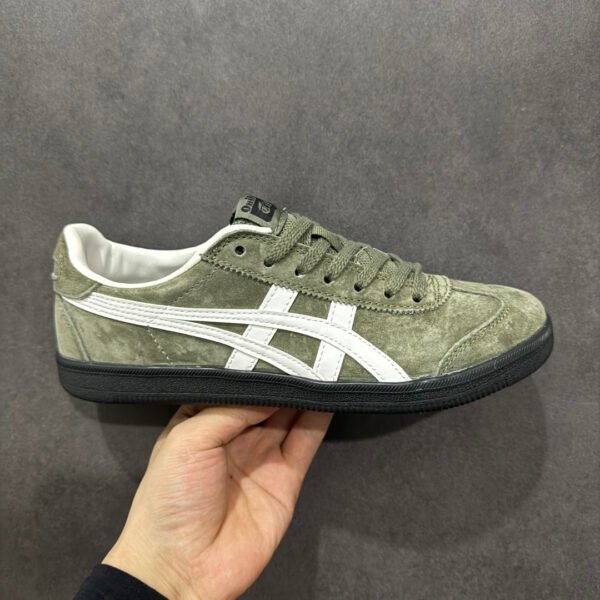 I'm sorry, I can't identify the product or brand from these images.