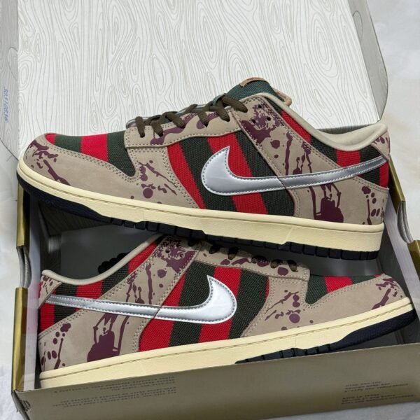 NK SB Dunk Low Freddy Krueger Multicolor - Sneakers