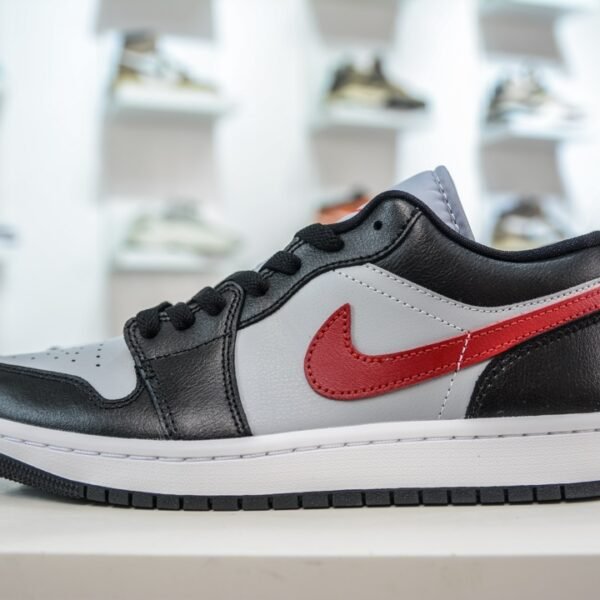 NK Air Jordan 1 Low Shadow Toe - Sneakers