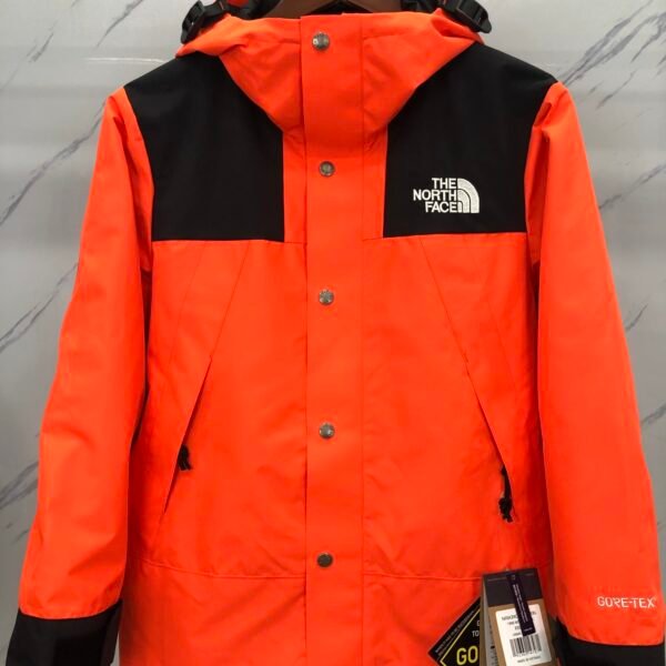 ```  
TNF Mountain Light Jacket - Jacket  
```