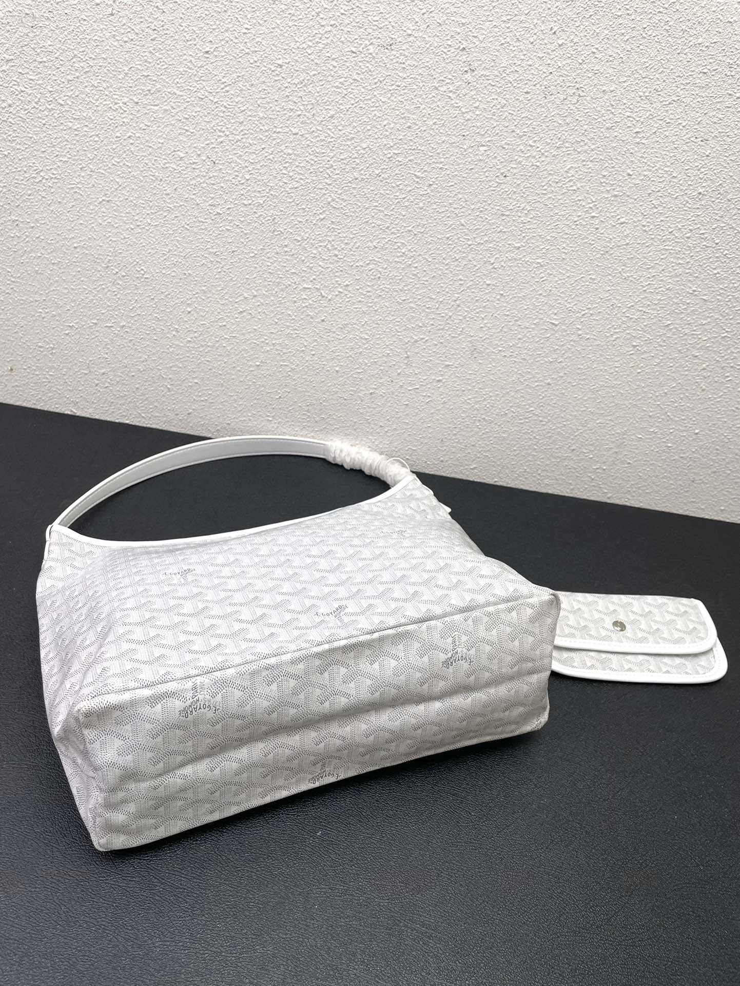 GYD Artois PM 42cm White GYDine Canvas - Bag - Image 5