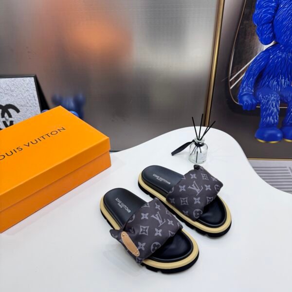 LV Waterfront - Slides