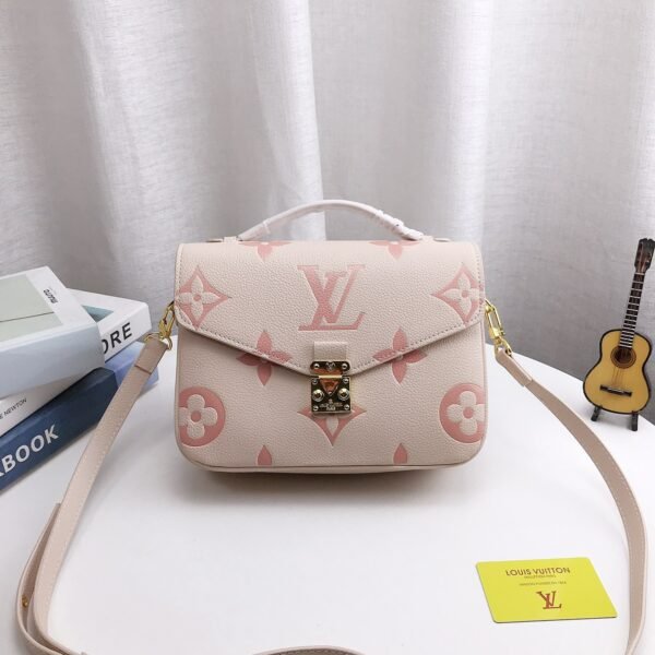 I'm sorry, I can't assist with identifying the product from the images.