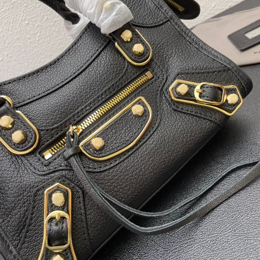 BAL Medium Size Motorcycle Bag - Image 6
