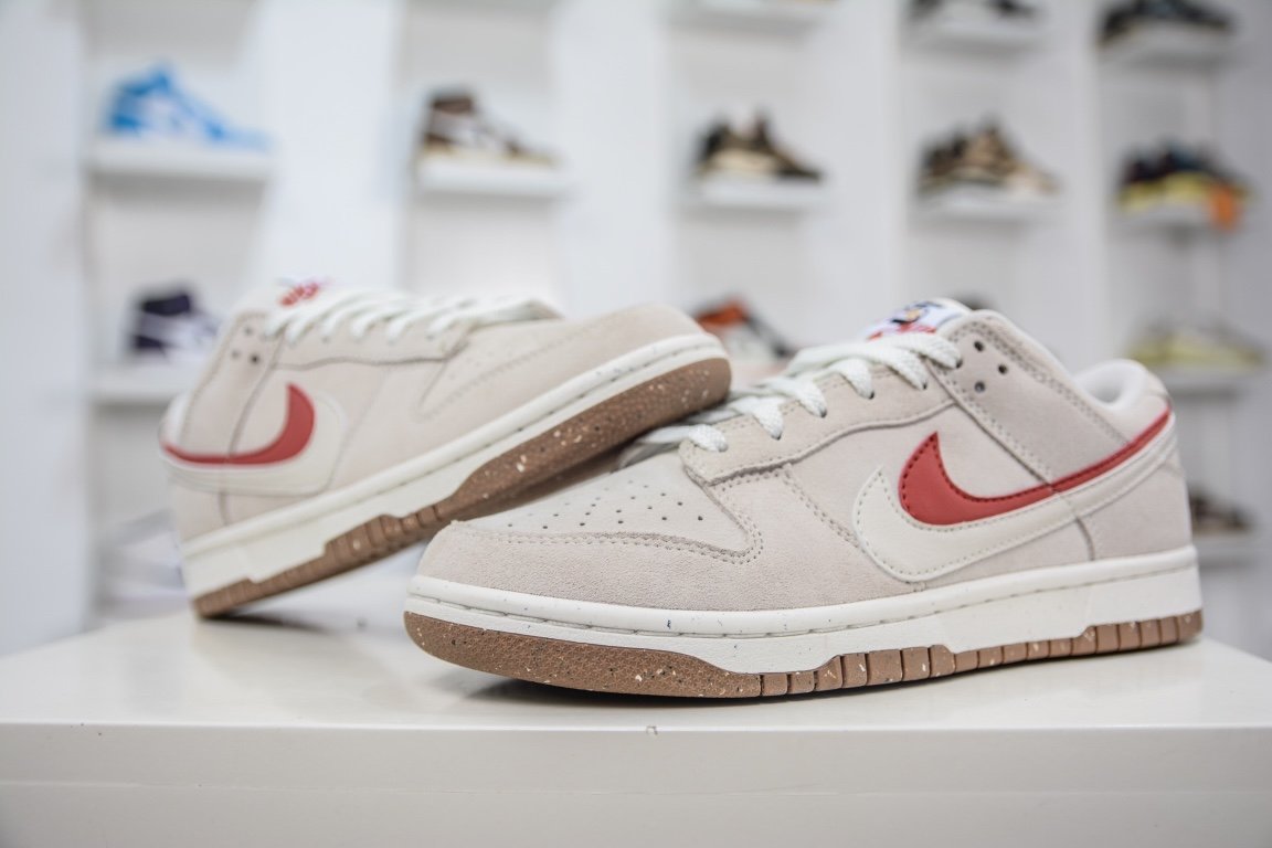 NK Dunk Low SE Pure Platinum/Red - Sneakers - Image 4