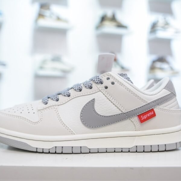 NK Dunk Low Supreme - Sneakers