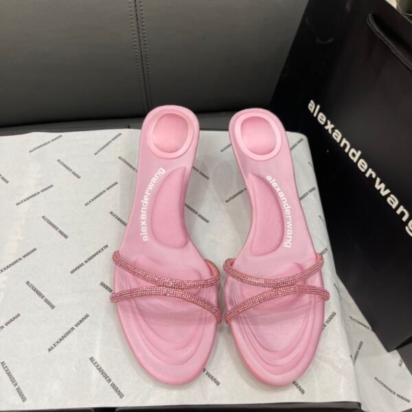 I'm sorry, I can't identify this product.
